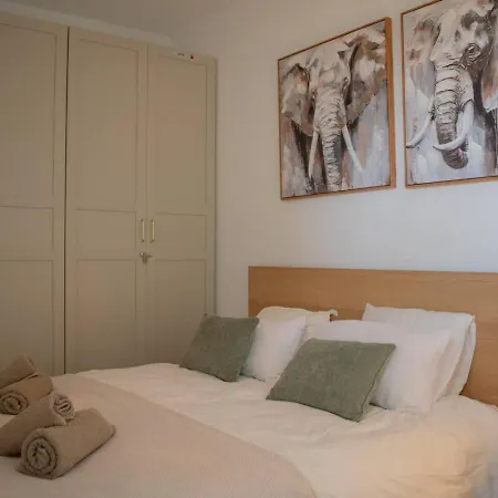 3br Family With Pool Apartment *