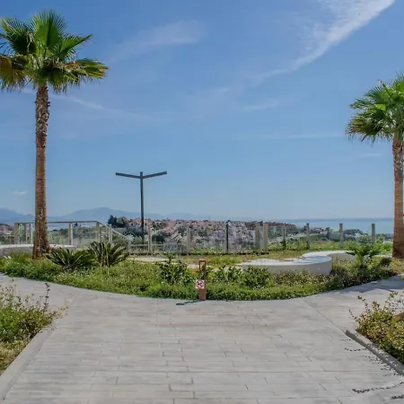 3br Family With Pool Apartment *