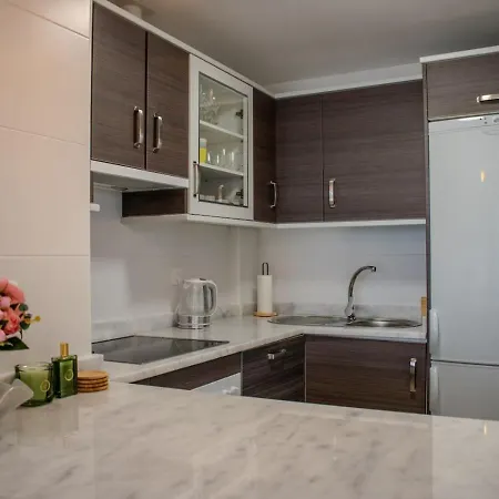 3br Family With Pool Apartment *
